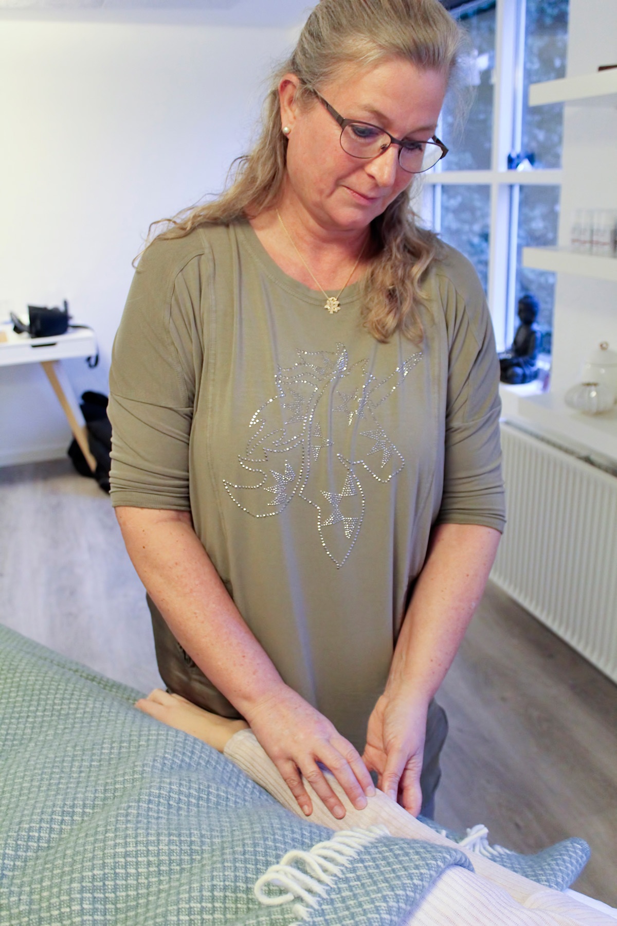 Mayanne Damgård ved My-Feet i Skanderborg tilbyder behandling med meridian massage (meridianmassage) Mayanne Damgård ved My-Feet i Skanderborg tilbyder behandling med meridian massage (meridianmassage)